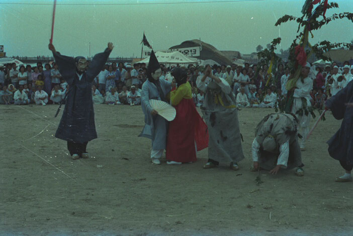 1980.6.15~19_관노가면.그네001.jpg