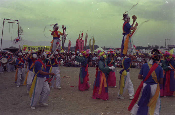 1981_단오씨름.농악001.jpg