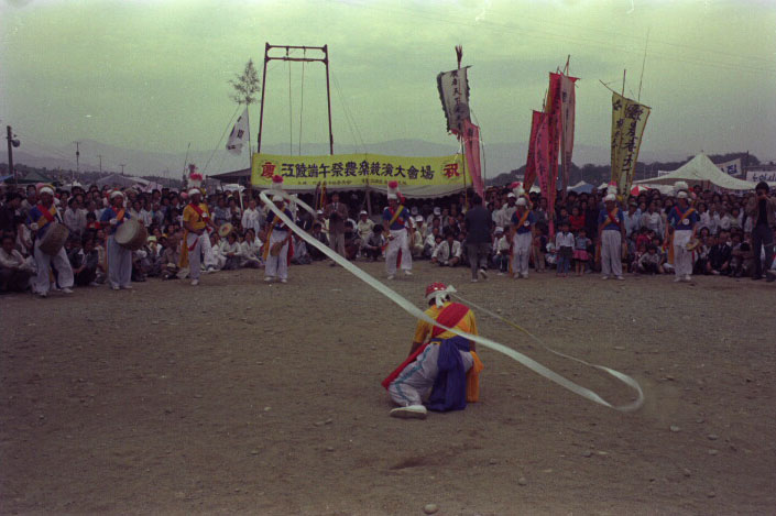 1981_단오씨름.농악002.jpg